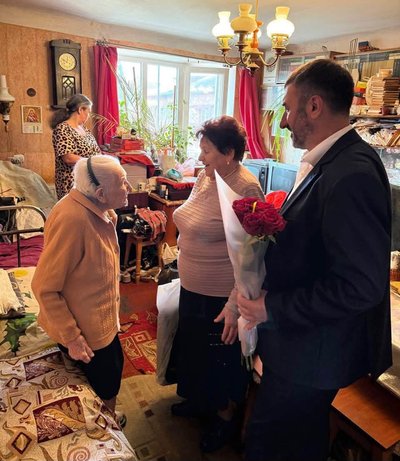 Читає та займається домашніми справами: 99 років виповнилося жительці Рівненщини Ларисі Олещенко Читає та займається домашніми справами: 99 років виповнилося жительці Рівненщини Ларисі Олещенко