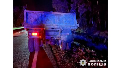 Водій легковика їхав позаду вантажівки: що відомо про загибель сім'ї з двома дітьми в ДТП на Чернігівщині Водій легковика їхав позаду вантажівки: що відомо про загибель сім'ї з двома дітьми в ДТП на Чернігівщині