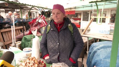 Білі, рижики та опеньки: що розповіли продавці та покупці про ціни на гриби на центральному ринку Рівного Білі, рижики та опеньки: що розповіли продавці та покупці про ціни на гриби на центральному ринку Рівного