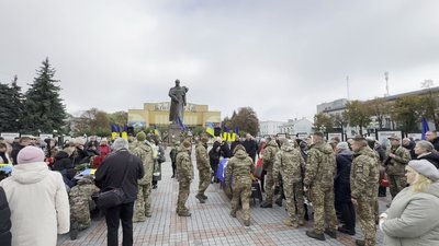 Були добровольцями: з Максимом Зайчуком та Віктором Лозонюком попрощалися у Рівному Були добровольцями: з Максимом Зайчуком та Віктором Лозонюком попрощалися у Рівному