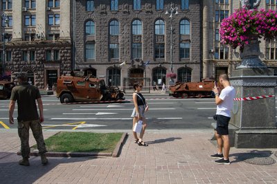Танки, гаубиці, залишки ракет: На Хрещатик привезли знищену техніку армії РФ