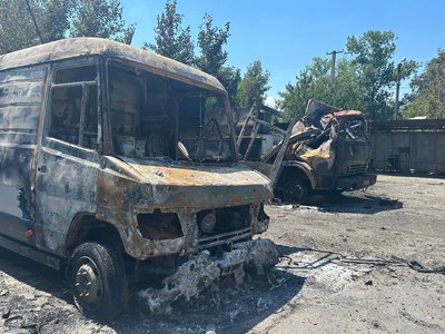 "Автівка наче є, а наче — повний хлам". У Павлограді російська армія поцілила "шахедом" по парковці "Автівка наче є, а наче — повний хлам". У Павлограді російська армія поцілила "шахедом" по парковці