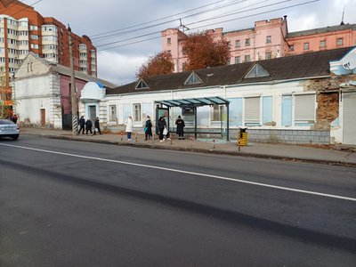Розбита зупинка на "Млинзаводі" Розбита зупинка на "Млинзаводі"