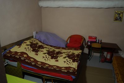 Матраци, вода та світло: як у Миколаєві готують укриття в будинках Матраци, вода та світло: як у Миколаєві готують укриття в будинках