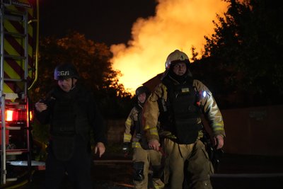 Рятувальники ДСНС гасять пожежу на території Основ'янського району Харкова 27 жовтня 2026 року Рятувальники ДСНС гасять пожежу на території Основ'янського району Харкова 27 жовтня 2026 року
