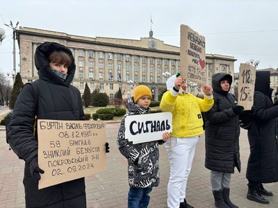 "Я вірю, що він прийде": у Черкасах відбулася акція на підтримку полонених і зниклих безвісти "Я вірю, що він прийде": у Черкасах відбулася акція на підтримку полонених і зниклих безвісти