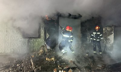 Загинули жінка та троє її дітей: на Хмельниччині горів житловий будинок Загинули жінка та троє її дітей: на Хмельниччині горів житловий будинок