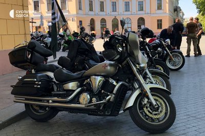 Мотопробіг на підтримку військових: байкери проїхали з Києва до Одеси Мотопробіг на підтримку військових: байкери проїхали з Києва до Одеси