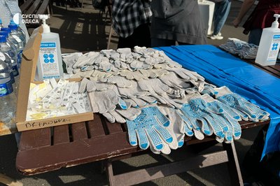 "Прагнемо зробити планету чистішою": в Одесі понад 200 людей долучилися до Всесвітнього дня прибирання "Прагнемо зробити планету чистішою": в Одесі понад 200 людей долучилися до Всесвітнього дня прибирання