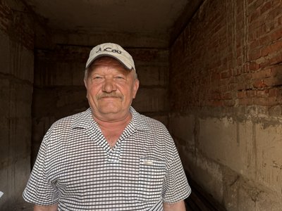 Житель Балаклії Микола Борщ в укритті Житель Балаклії Микола Борщ в укритті