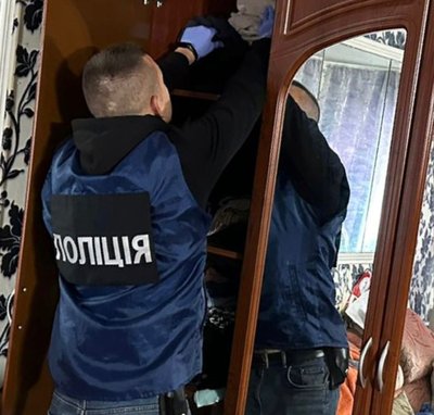 Поліція проводила обшуки за місцем проживання 27-річного житомирянина Поліція проводила обшуки за місцем проживання 27-річного житомирянина