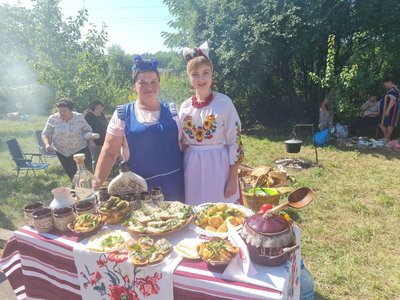 На Житомирщині пройшов музейний борщ-батл з участю 12 громад На Житомирщині пройшов музейний борщ-батл з участю 12 громад