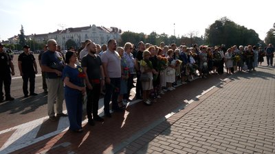 У Чернігові відзначили День пам’яті захисників України, які загинули в "Іловайському котлі" У Чернігові відзначили День пам’яті захисників України, які загинули в "Іловайському котлі"