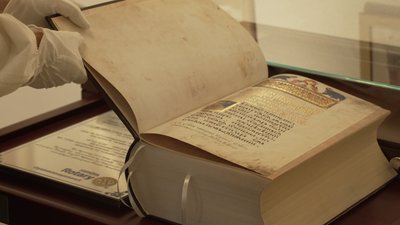 Книга, на якій президенти України складають присягу: 465 років виповнюється Пересопницькому Євангелію Книга, на якій президенти України складають присягу: 465 років виповнюється Пересопницькому Євангелію
