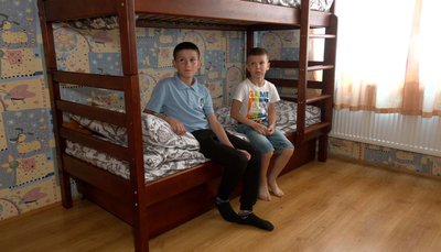 Новий дім: сім’я з Донеччини, яка взяла на виховання дітей, отримала будинок на Черкащині Новий дім: сім’я з Донеччини, яка взяла на виховання дітей, отримала будинок на Черкащині