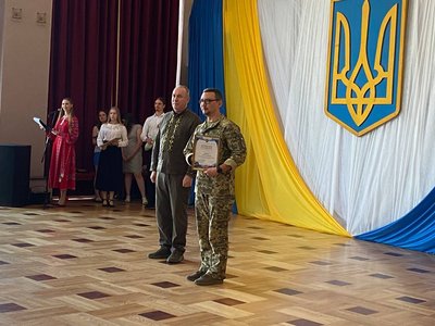 "Ми боремось за право жити": до Дня Конституції України черкащанам вручили нагороди "Ми боремось за право жити": до Дня Конституції України черкащанам вручили нагороди