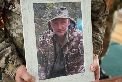 У Луцьку попрощалися із 47-річним гранатометником Віктором Калеником, який загинув у Курській області РФ У Луцьку попрощалися із 47-річним гранатометником Віктором Калеником, який загинув у Курській області РФ