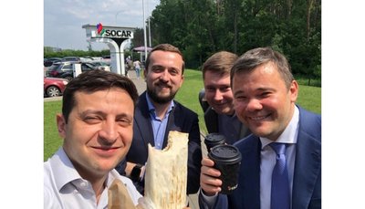 президент володимир зеленський шаурма на заправці мем богдан тимошенко