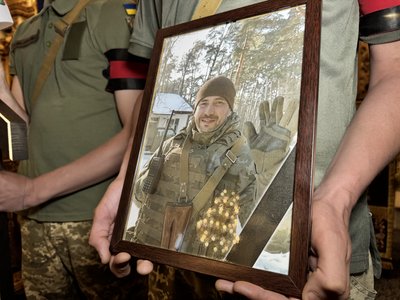 У Полтаві попрощалися із двома військовими, які загинули на війні У Полтаві попрощалися із двома військовими, які загинули на війні