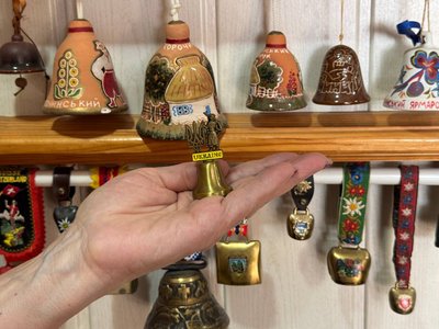 Найбільшу колекцію дзвіночків в Україні зібрала Ірина Колтакова з Глухова Найбільшу колекцію дзвіночків в Україні зібрала Ірина Колтакова з Глухова