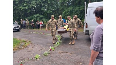 Воював у найгарячіших точках: на Черкащині попрощалися із захисником Воював у найгарячіших точках: на Черкащині попрощалися із захисником