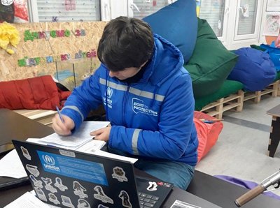 Родини переселенців у модульних містечках Бучі отримали гуманітарну допомогу Родини переселенців у модульних містечках Бучі отримали гуманітарну допомогу