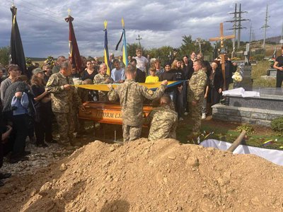 похорон, військові почесті, цвинтар похорон, військові почесті, цвинтар