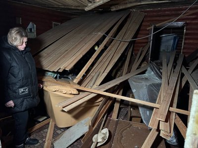 Війська РФ вдарили балістикою по Кривому Рогу: четверо поранених, серед них 3-річна дівчинка Війська РФ вдарили балістикою по Кривому Рогу: четверо поранених, серед них 3-річна дівчинка