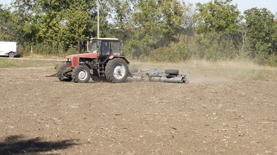 "Головне, щоб була погода": на Вінниччині триває посівна "Головне, щоб була погода": на Вінниччині триває посівна