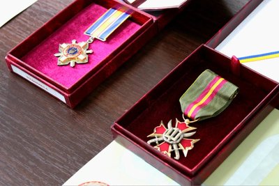 На Одещині родинам загиблих та зниклого безвісти військових передали нагороди На Одещині родинам загиблих та зниклого безвісти військових передали нагороди