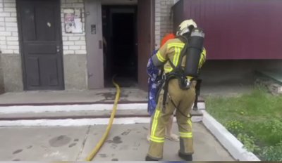 На Черкащині під час пожежі рятувальники евакуювали сімох людей На Черкащині під час пожежі рятувальники евакуювали сімох людей