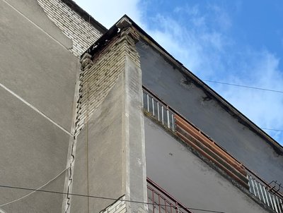 балкон, фасад, тріщина балкон, фасад, тріщина