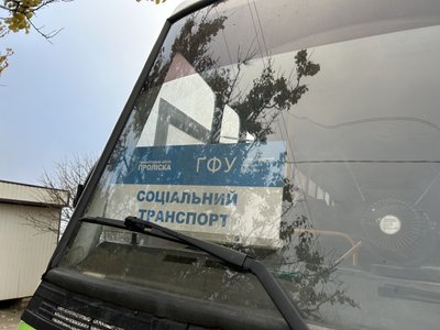 Їздять за ліками та продуктами: як курсує соціальний автобус у віддалених прифронтових селах Синельниківщини Їздять за ліками та продуктами: як курсує соціальний автобус у віддалених прифронтових селах Синельниківщини