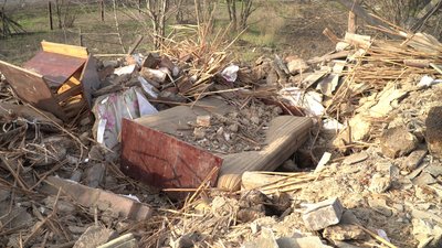 "Я вже у підвалі ночувала, тепер тут у підвалі ночую". Що розповідають жителі Бунчужного, що за 25 км від лінії фронту "Я вже у підвалі ночувала, тепер тут у підвалі ночую". Що розповідають жителі Бунчужного, що за 25 км від лінії фронту