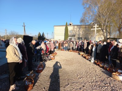 Відкрили двері храму в день Воскресіння Христового Відкрили двері храму в день Воскресіння Христового