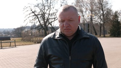 "Дуже шкода, що молоді так гинуть": у Чернігові попрощалися з трьома військовослужбовцями "Дуже шкода, що молоді так гинуть": у Чернігові попрощалися з трьома військовослужбовцями