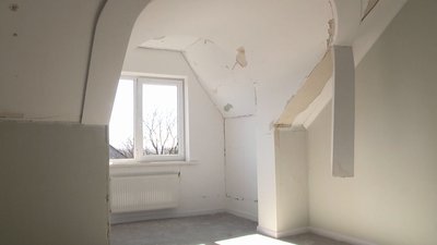 В одному з пошкоджених будинків полопали основні стіни В одному з пошкоджених будинків полопали основні стіни