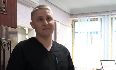 16-річна жителька Покрова звинувачує місцевого лікаря у сексуальних домаганнях під час обстеження 16-річна жителька Покрова звинувачує місцевого лікаря у сексуальних домаганнях під час обстеження