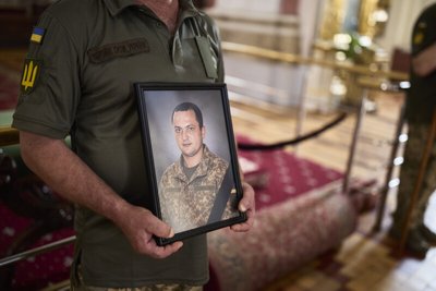 У Луцьку попрощалися з 35-річним військовослужбовцем Іллею Панасюком У Луцьку попрощалися з 35-річним військовослужбовцем Іллею Панасюком