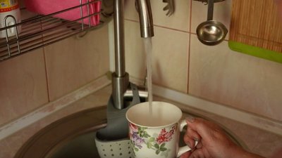 "Пахне не болотом, а дустом": кропивничани скаржаться на неприємний запах води з-під крану "Пахне не болотом, а дустом": кропивничани скаржаться на неприємний запах води з-під крану