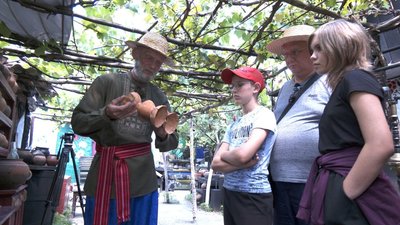 Вінничанин перетворив своє подвір’я на музей історії України Вінничанин перетворив своє подвір’я на музей історії України