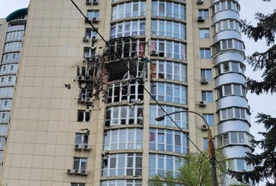 Наслідки потрапляння уламка збитого "шахеда" у багатоповерхівку у Києві, 8 травня 2023 року Наслідки потрапляння уламка збитого "шахеда" у багатоповерхівку у Києві, 8 травня 2023 року