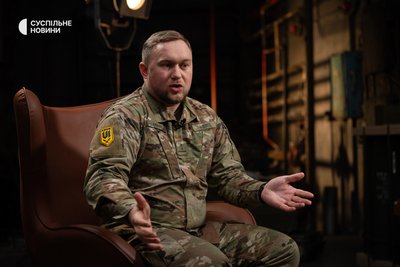 Арсен Дмитрик з позивним "Лемко", командир батальйону бригади "Азов", під час інтервʼю Арсен Дмитрик з позивним "Лемко", командир батальйону бригади "Азов", під час інтервʼю