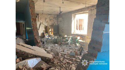 На прикордонні Чернігівщини пошкоджена школа: армія РФ спрямувала кілька ударних безпілотників на цивільні об’єкти На прикордонні Чернігівщини пошкоджена школа: армія РФ спрямувала кілька ударних безпілотників на цивільні об’єкти