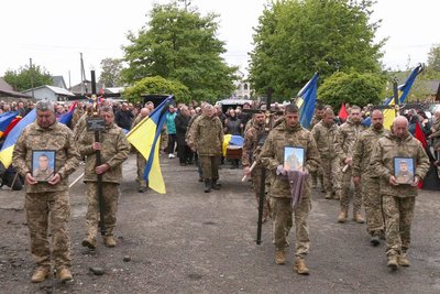 Прощання із загиблими бійцями 107 бригади тероборони: Олегом Звенигородським, Дмитро Пую та Костянтином Ковбаснюком Прощання із загиблими бійцями 107 бригади тероборони: Олегом Звенигородським, Дмитро Пую та Костянтином Ковбаснюком