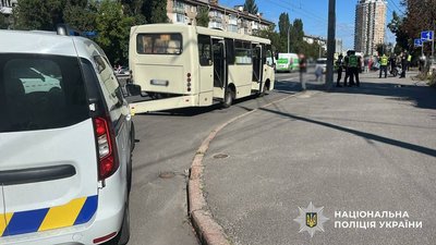 Авто в'їхало в зупинку з людьми: водію смертельної ДТП повідомлено про підозру Авто в'їхало в зупинку з людьми: водію смертельної ДТП повідомлено про підозру