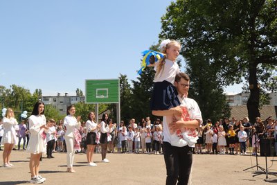 як в Охтирці попри повітряні тривоги відзначили останній дзвоник як в Охтирці попри повітряні тривоги відзначили останній дзвоник