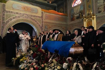 В Мукачеві попрощалися із загиблим військовим Олексієм Суворовим В Мукачеві попрощалися із загиблим військовим Олексієм Суворовим