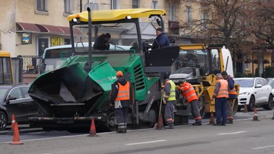 У Чернігові ремонтують дорогу на перехресті проспектів Миру та Перемоги: коли закінчать роботи У Чернігові ремонтують дорогу на перехресті проспектів Миру та Перемоги: коли закінчать роботи