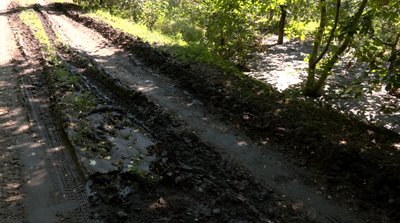 «Тут постійно болото»: у селі на Черкащині дощ розмив дорогу та затопив городи «Тут постійно болото»: у селі на Черкащині дощ розмив дорогу та затопив городи